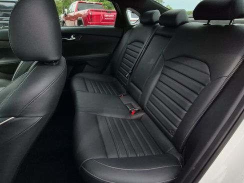 Used 2024 Kia Forte GT-Line w/ GT-Line Premium Package FWD image 7