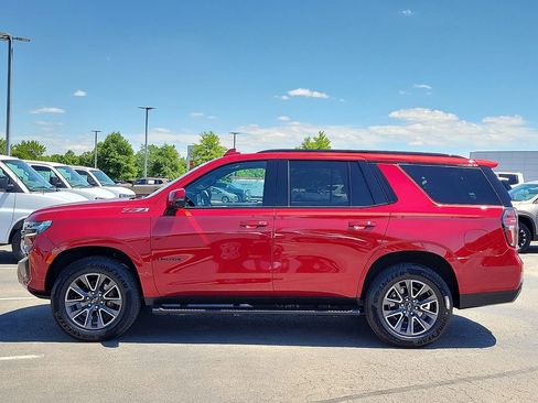 Used 2024 Chevrolet Tahoe Z71 w/ Luxury Package AWD/4WD image 3