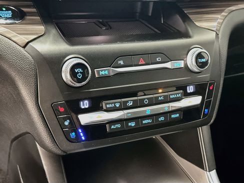 Used 2020 Ford Explorer Limited AWD/4WD image 24