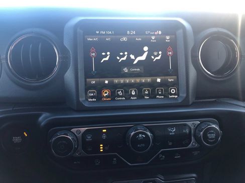 Used 2022 Jeep Wrangler Unlimited Sahara AWD/4WD image 22