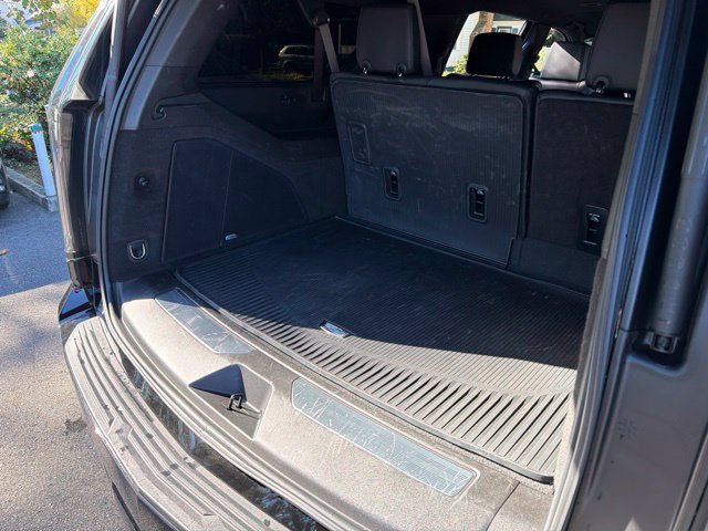 Used 2025 Cadillac Escalade ESV Luxury AWD/4WD image 10