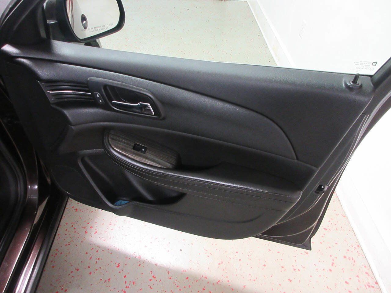 Used 2015 Chevrolet Malibu LT FWD image 27