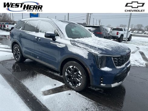 Used 2025 Kia Sorento S image 1