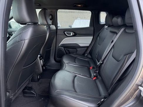 Used 2023 Jeep Compass Limited w/ Mopar Graphics Package image 18