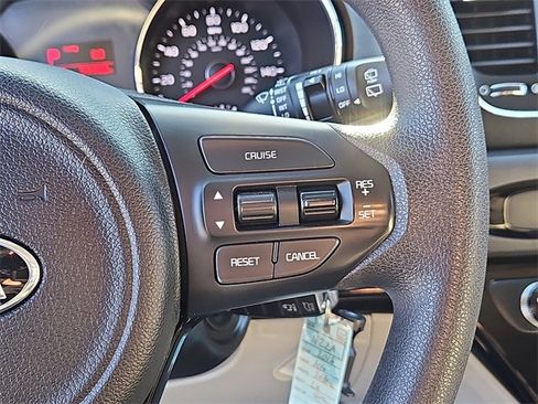 Used 2016 Kia Sedona LX w/ LX Convenience Package image 20