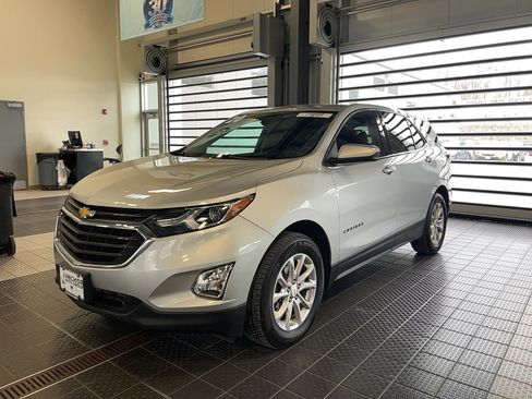 Used 2020 Chevrolet Equinox LT image 3