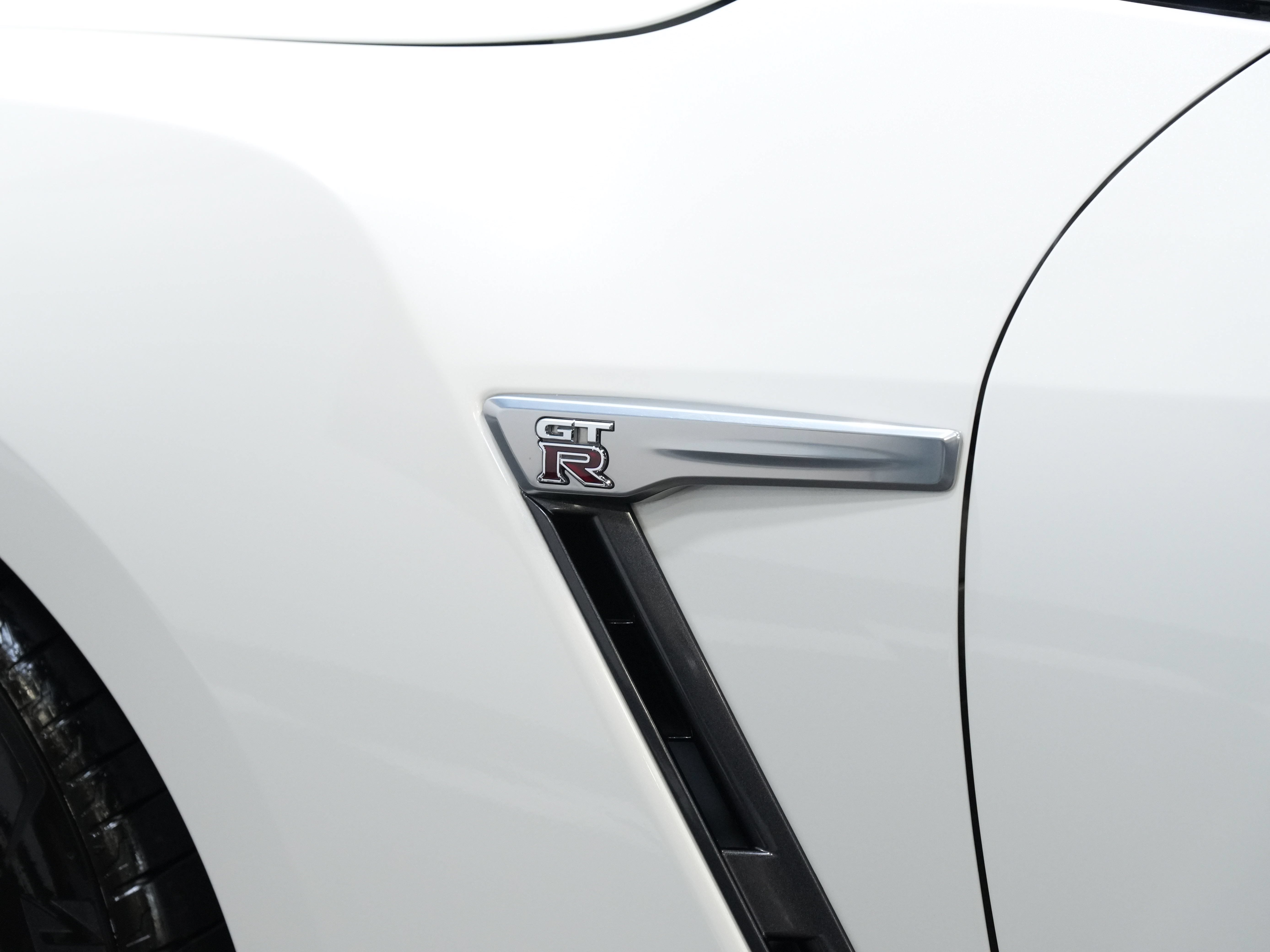 Used 2016 Nissan GT-R NISMO AWD/4WD image 22