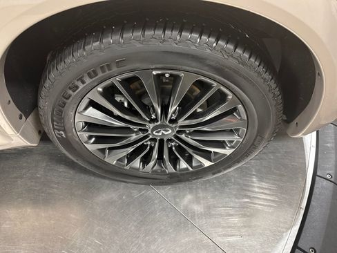 Used 2023 INFINITI QX80 Sensory w/ Cargo Package image 12