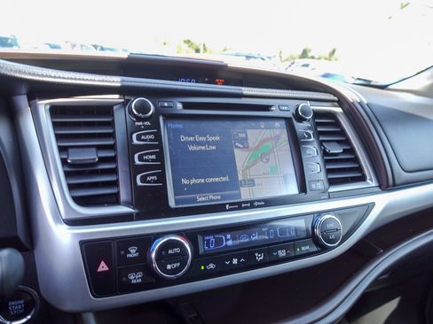 Used 2018 Toyota Highlander XLE AWD/4WD image 20