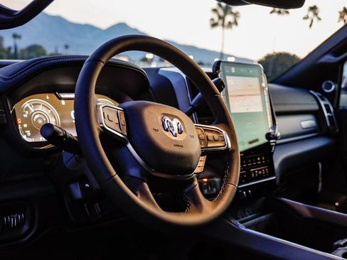 New 2026 RAM 2500 Laramie AWD/4WD image 24