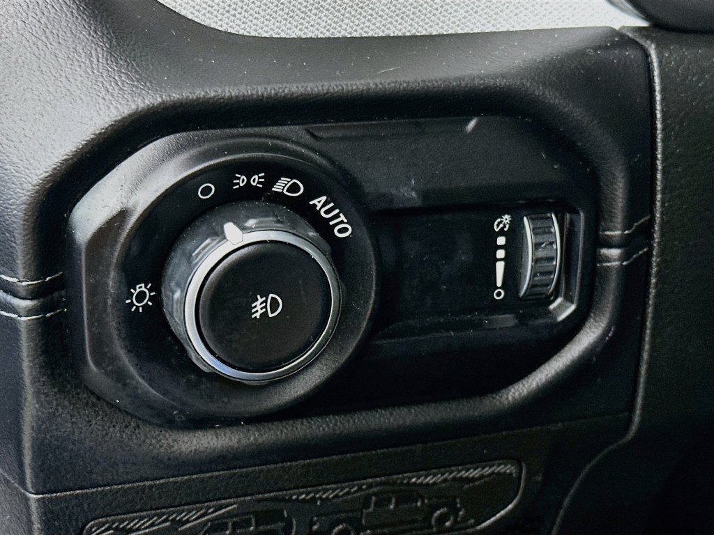 Certified 2025 Jeep Wrangler Unlimited Sahara AWD/4WD image 17