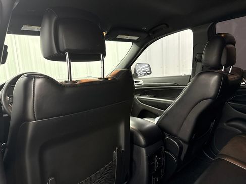 Used 2019 Jeep Grand Cherokee Altitude RWD image 13