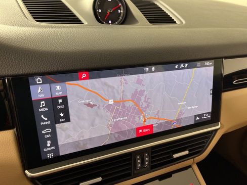 Used 2019 Porsche Cayenne Base image 29