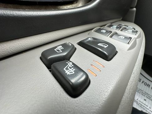 Used 2008 GMC Envoy Denali w/ Sun And 6-Disc Cd Package AWD/4WD image 14