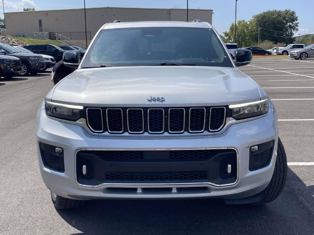 Used 2022 Jeep Grand Cherokee L Overland w/ MOPAR Finishing Package AWD/4WD image 8