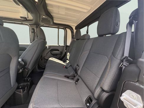 Used 2025 Jeep Gladiator Sport AWD/4WD image 12