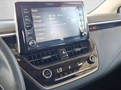 Used 2021 Toyota Corolla LE image 10