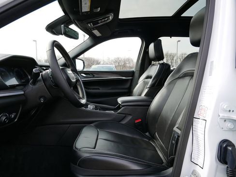 Used 2024 Jeep Grand Cherokee L Limited w/ Luxury Tech Group II AWD/4WD image 15