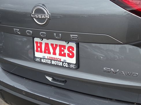 Used 2024 Nissan Rogue SV image 8