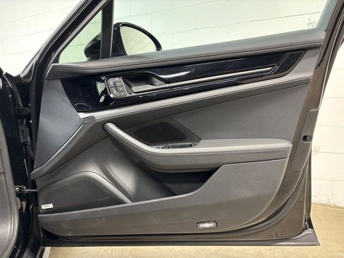 Used 2024 Porsche Panamera 4 image 32