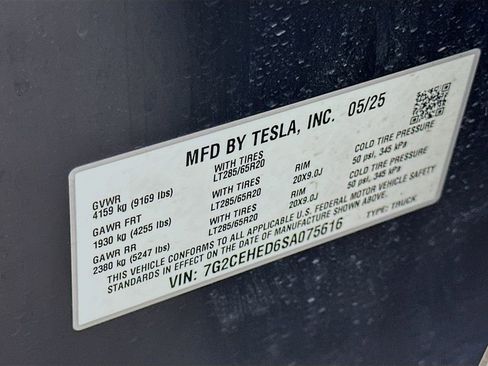 Used 2025 Tesla Cybertruck AWD Crew Cab image 32