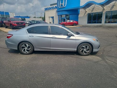 Used 2017 Honda Accord LX image 6