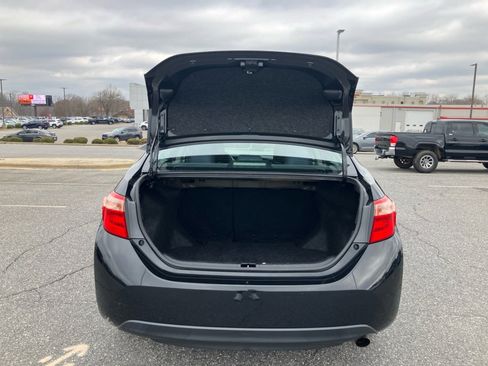 Used 2019 Toyota Corolla LE image 19