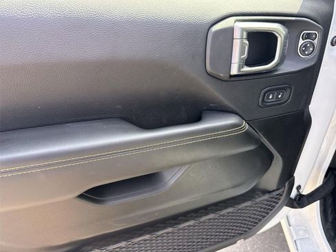 Used 2025 Jeep Wrangler Sahara image 19