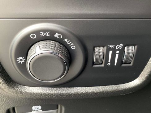 Used 2023 Jeep Grand Cherokee Altitude AWD/4WD image 14