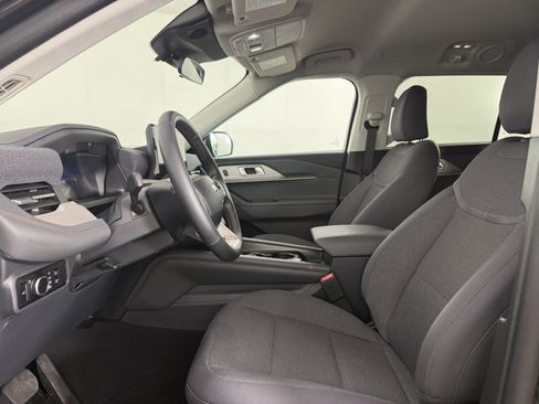 Used 2025 Ford Explorer Active AWD/4WD image 15