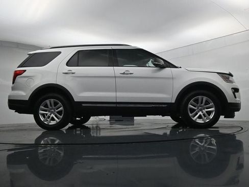 Used 2019 Ford Explorer XLT w/ Equipment Group 201A AWD/4WD image 37