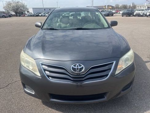 Used 2010 Toyota Camry LE image 8