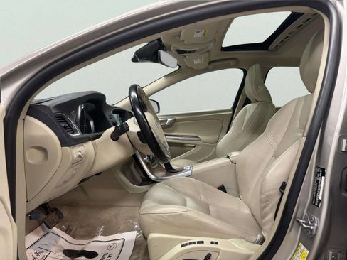 Used 2015 Volvo S60 T5 Premier image 12