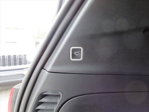 New 2026 Chrysler Voyager LX image 31