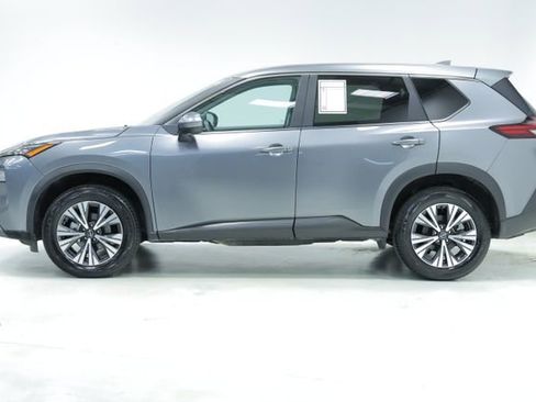 Used 2023 Nissan Rogue SV image 4