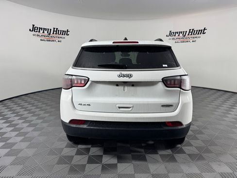 Used 2024 Jeep Compass Latitude image 9