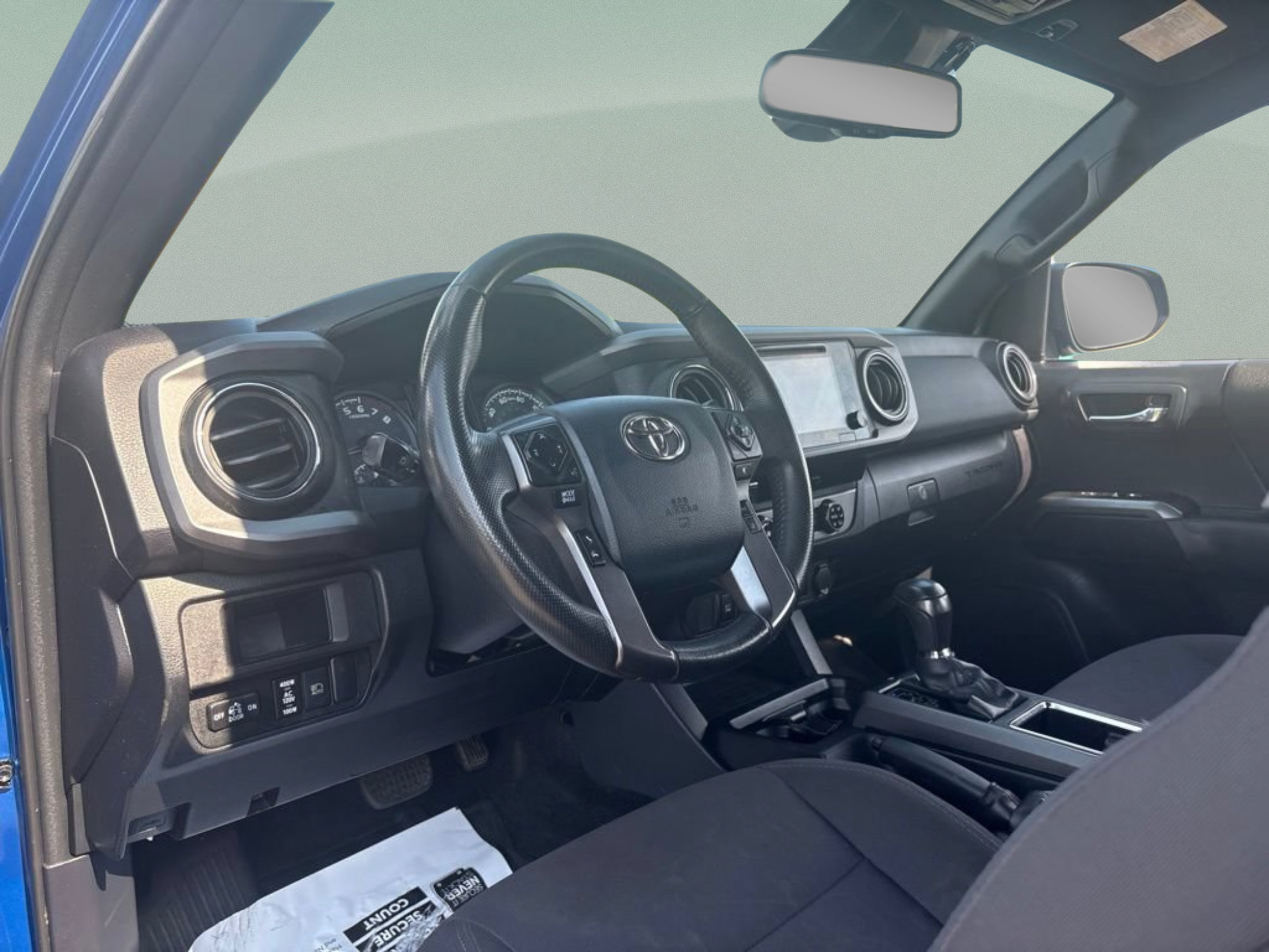 Used 2018 Toyota Tacoma TRD Off-Road AWD/4WD image 18