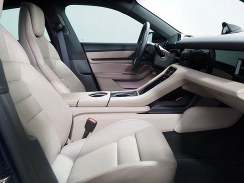 Used 2022 Porsche Taycan image 15