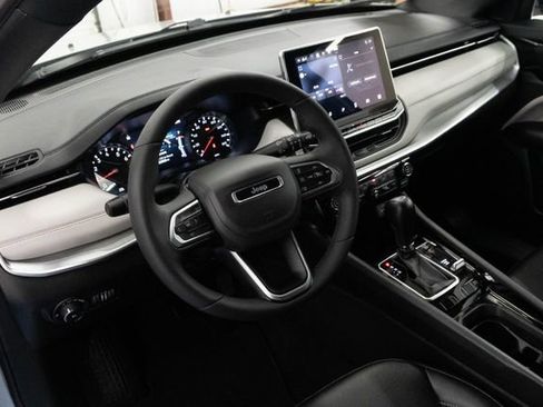 Used 2025 Jeep Compass Limited AWD/4WD image 3