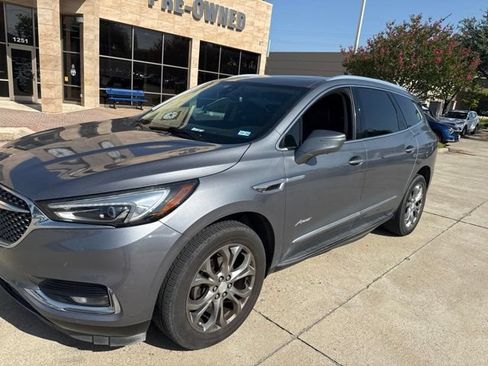 Used 2019 Buick Enclave Avenir w/ Avenir Technology Package FWD image 3