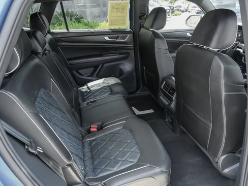 Used 2025 Volkswagen Atlas Cross Sport SEL Premium R-Line AWD/4WD image 38