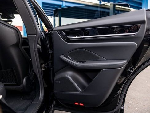 New 2025 Porsche Macan Electric image 40