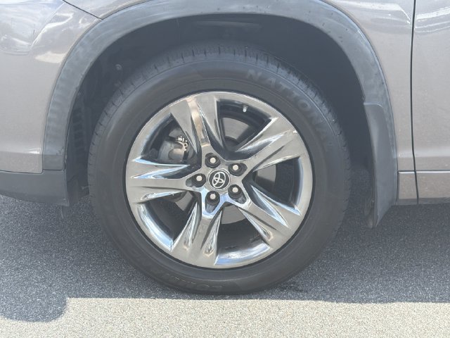 Used 2019 Toyota Highlander Limited Platinum AWD/4WD image 13