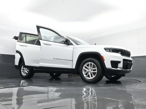 Used 2023 Jeep Grand Cherokee L Laredo AWD/4WD image 31