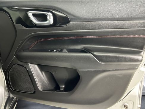 Used 2024 Jeep Compass Trailhawk image 15