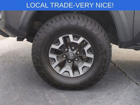 Used 2020 Toyota Tacoma TRD Off-Road image 10