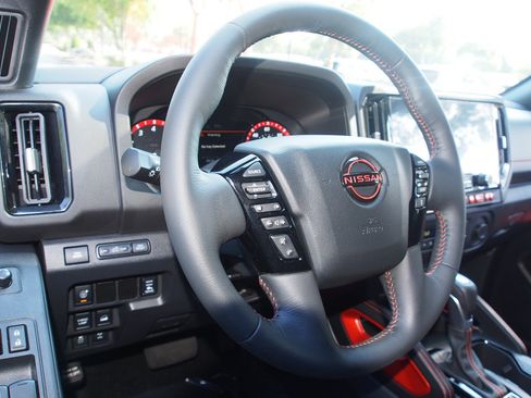 Used 2025 Nissan Frontier PRO-4X w/ Pro Convenience Package AWD/4WD image 15