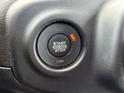 Used 2022 Jeep Wrangler Unlimited Sport w/ Xtreme Recon 35" Tire Package AWD/4WD image 17