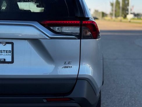 Used 2019 Toyota RAV4 LE w/ Carpet Mat Package AWD/4WD image 44