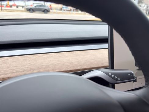 Used 2022 Tesla Model Y Performance image 16